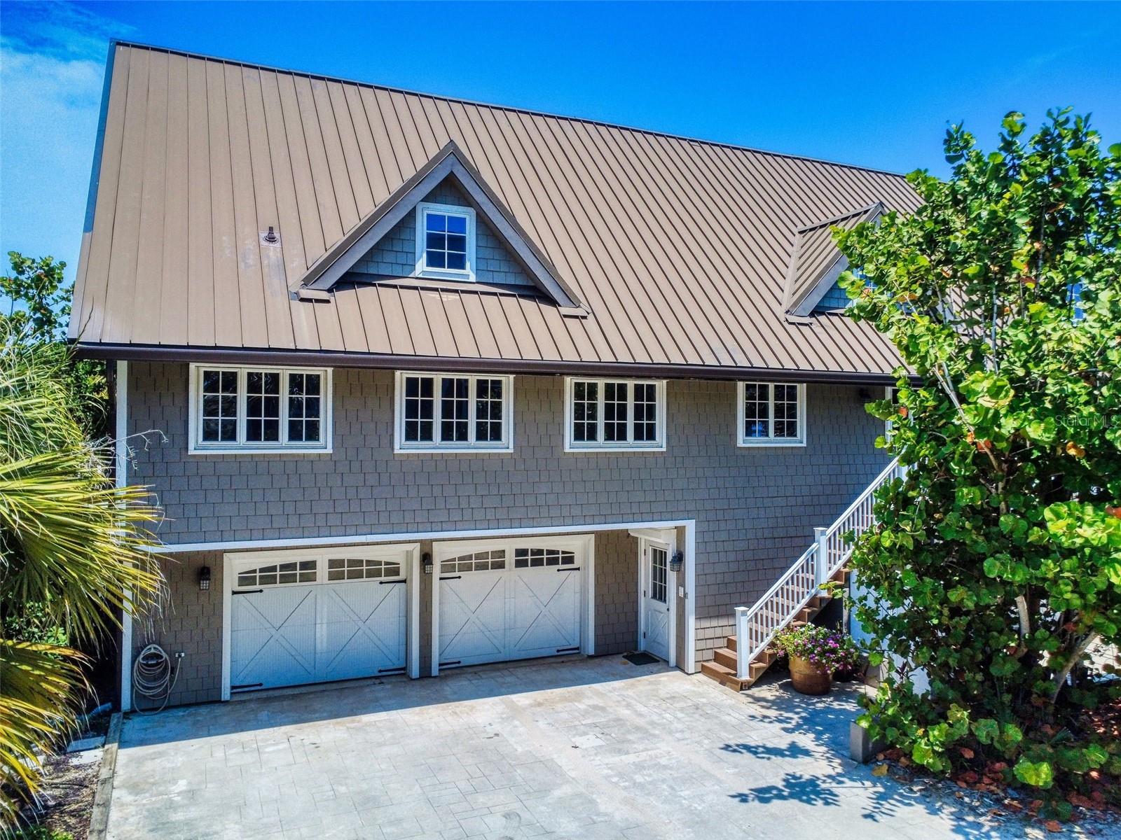 This 4 bed/4.5 bath treasure is a true beach house in every sense of the word. Ensuite baths in every bedroom. A fabulous easy-living Oasis remodeled to perfect scale with a floor plan to view the direct ocean frontage. Be taken back by the island feel of the solid natural rosewood floors from Indonesia and the open feeling as you view the 30'x14' wood deck stretching across the entire eastside. Second level consists of three bedrooms with their own bathrooms, another half bathroom and a living/dining room and another sitting room that can be blocked off for the kids. Your master suite has a desk for a work area and his and her closets. Lush Palm trees create a delightful sense of privacy with full ocean views from the master balcony. Use of the garage is available. Video security used outside home. Weekly rentals availabe at 7000$ week. Ask about off season reduced rental rates. Pets upon approval.
This spectacular home can be enjoyed by 2 families as it hosts a full apartment downstairs. with 2 bedrooms and 2 full baths, a wood burning fireplace in the living room and a full kitchen.
***Apartment located downstairs with private entrance(see Pineapple 1 description)***
*** Inquire about rental of entire home! Sleeps 14 ppl. ***