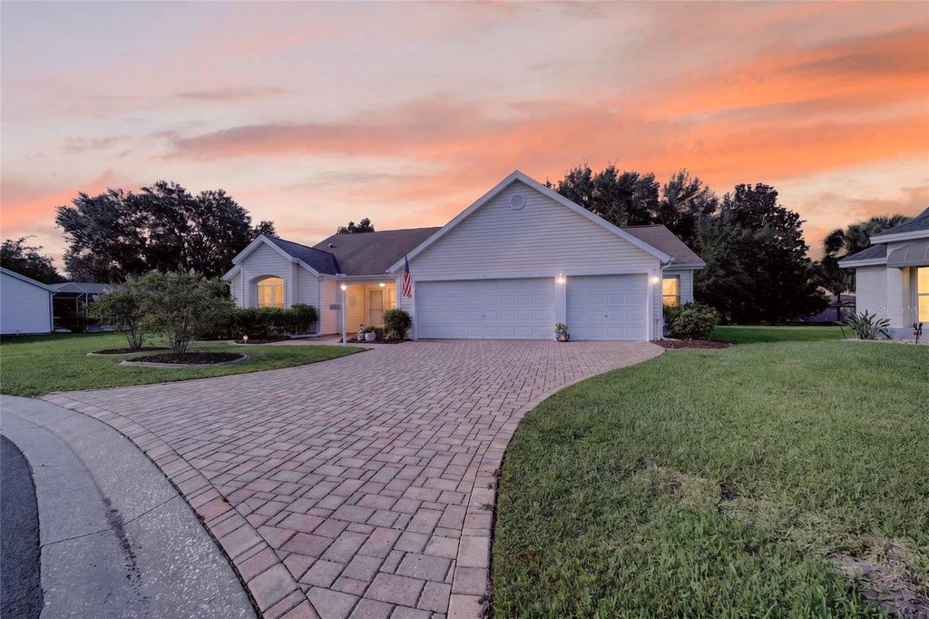Photo of 916 Ramos Drive, The Villages, FL 32159 (MLS # G5117569)