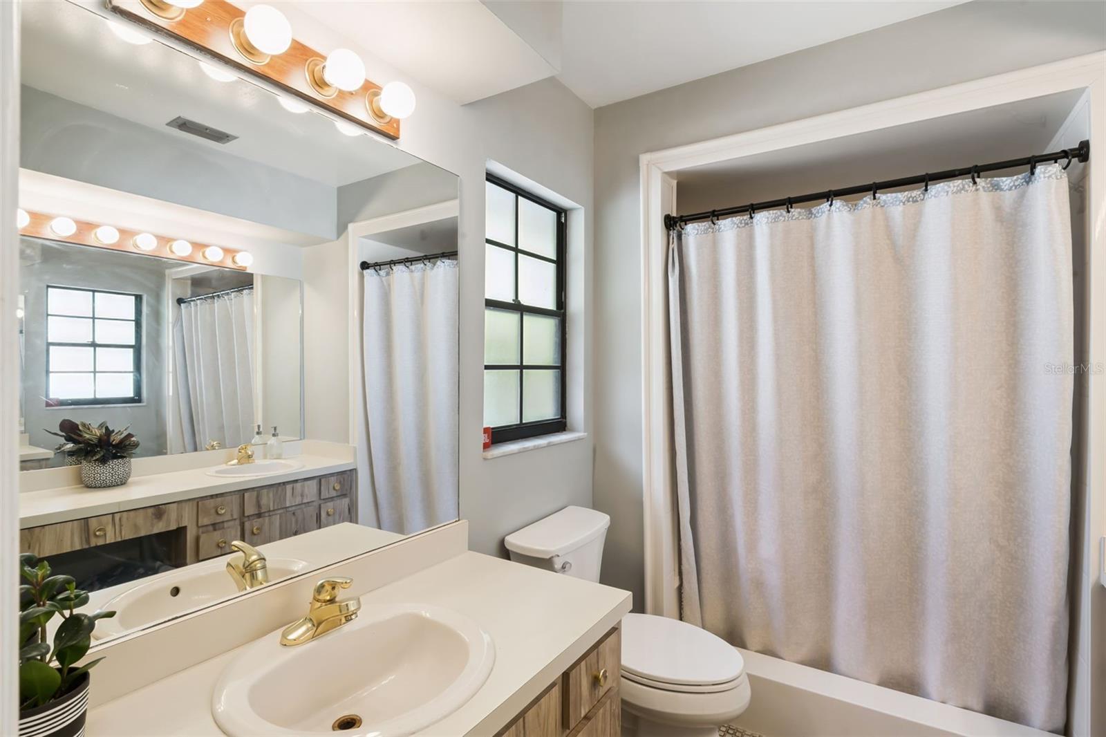 BENT OAK PH 01 - Residential