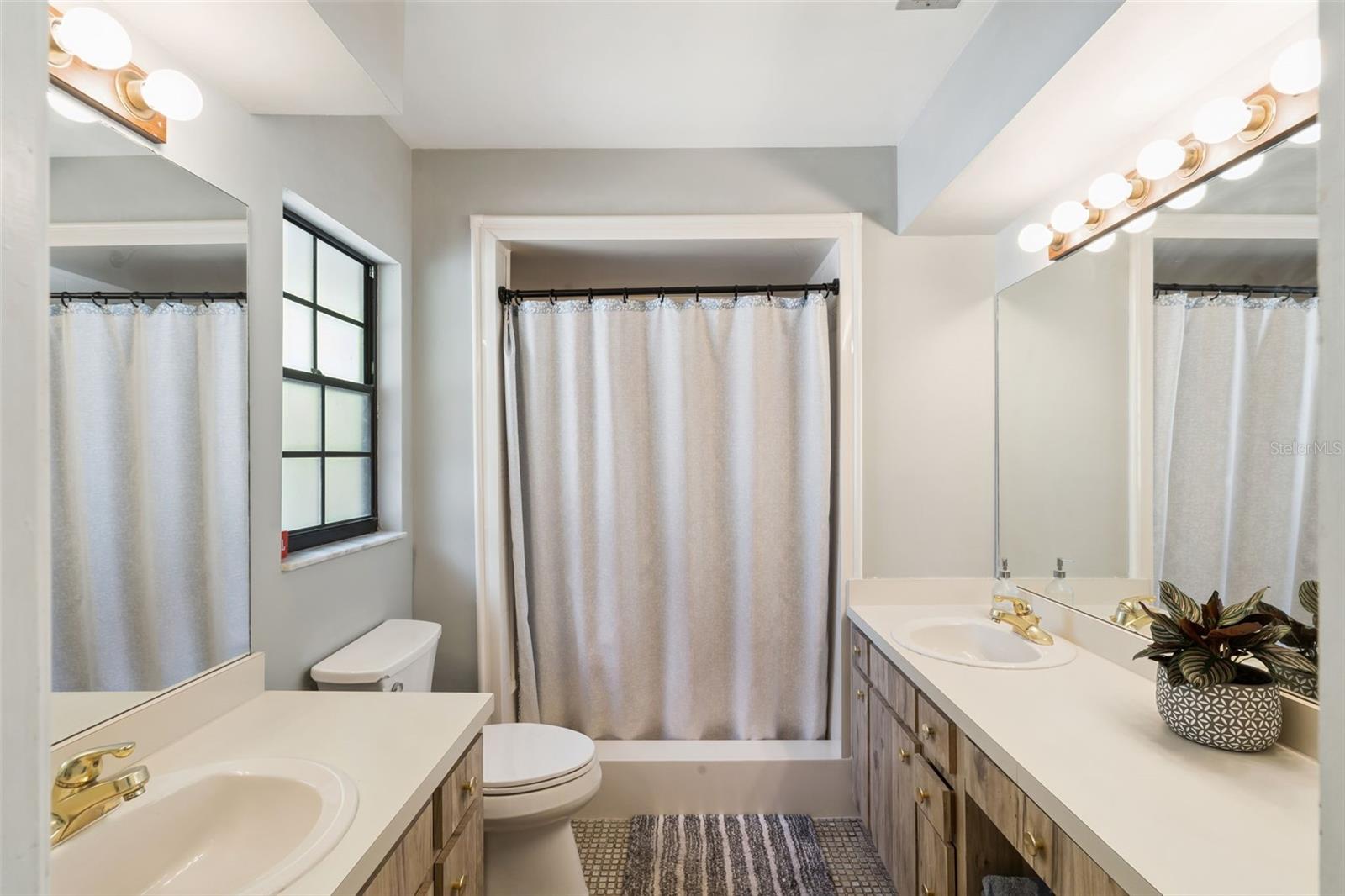 BENT OAK PH 01 - Residential