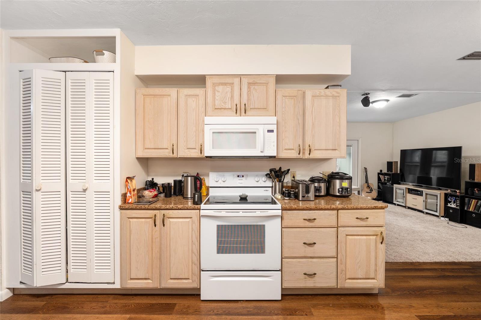 BLACK PINES - Residential