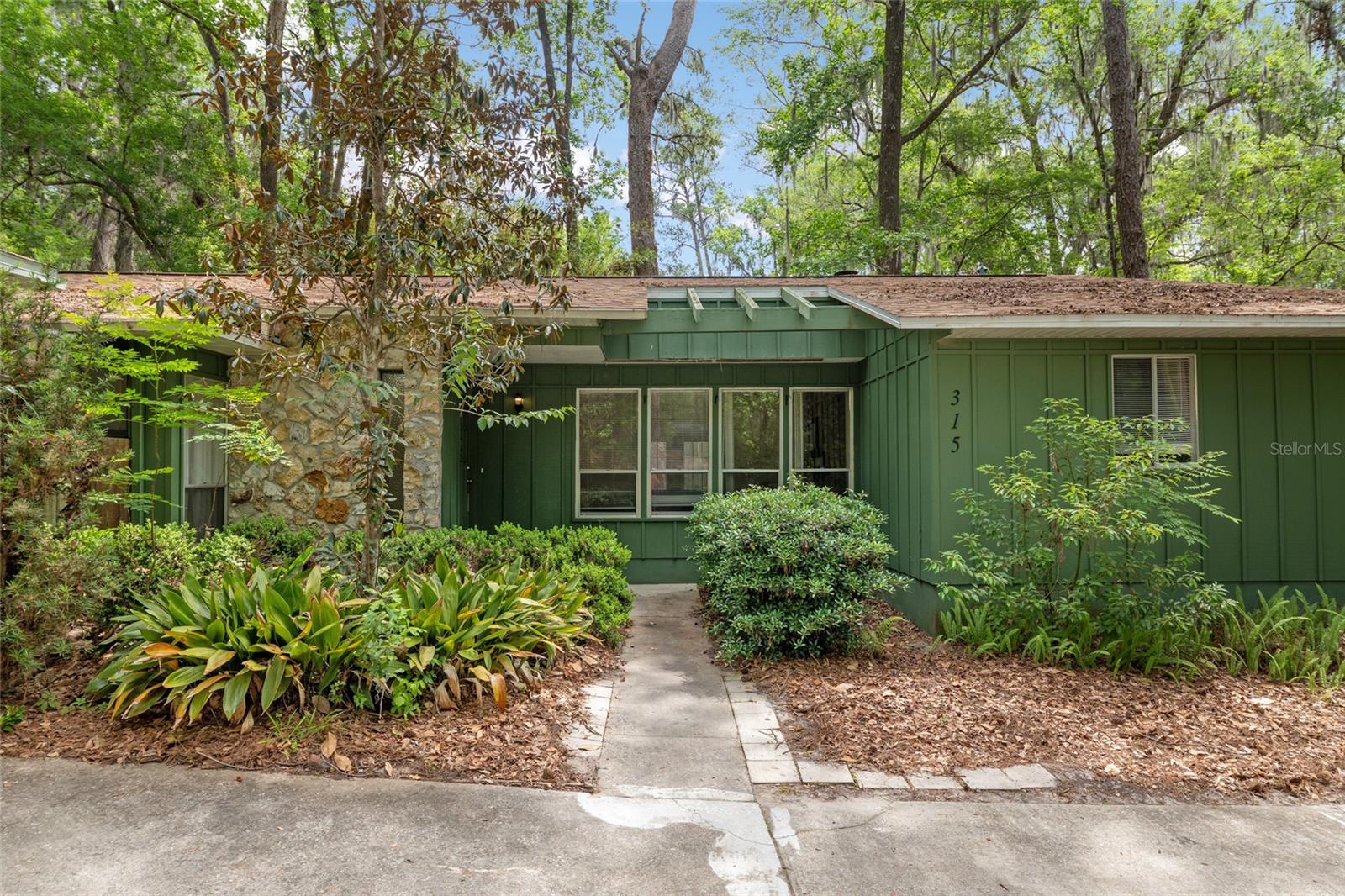 BLACK PINES - Residential