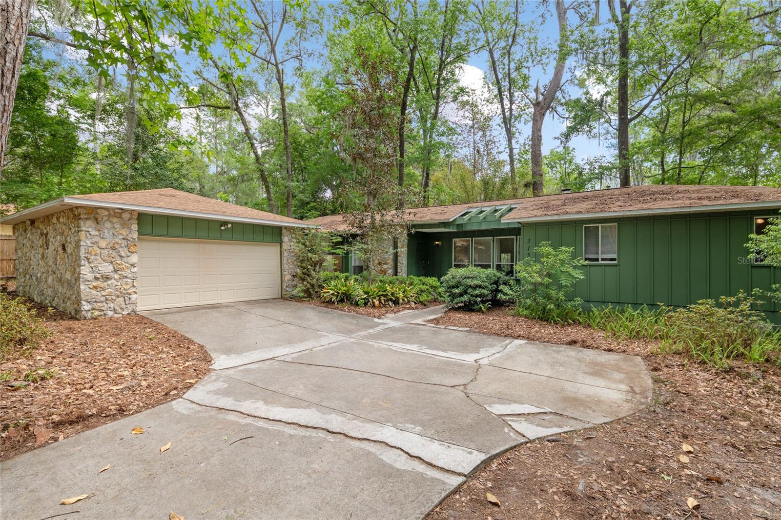 BLACK PINES - Residential