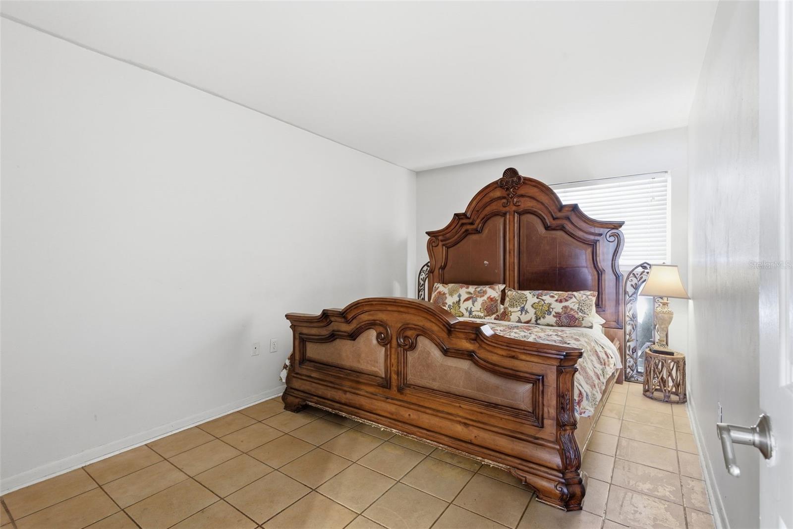 TOWN APTS CONDO - Residential