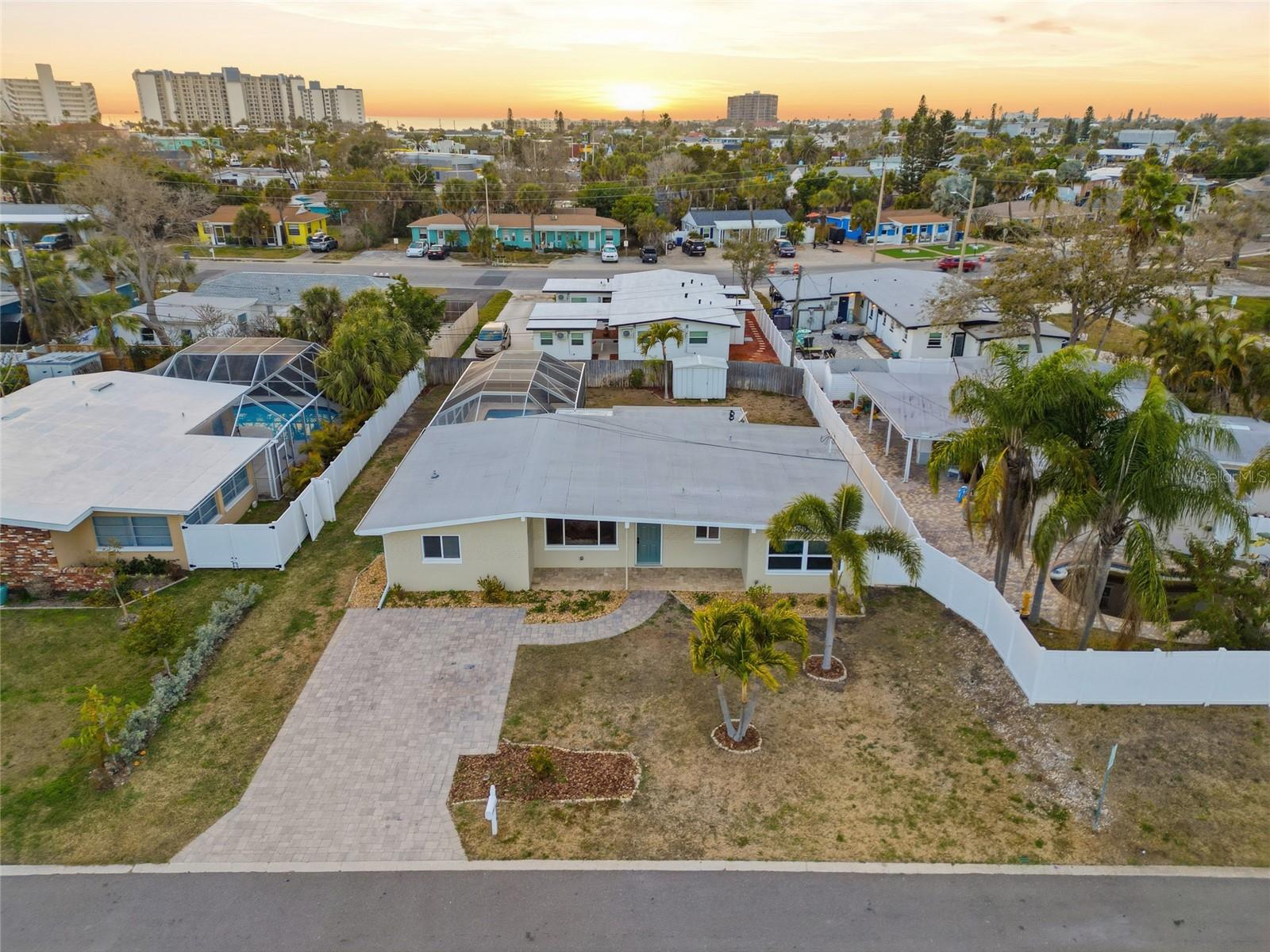 THREE PALMS POINT - Residential