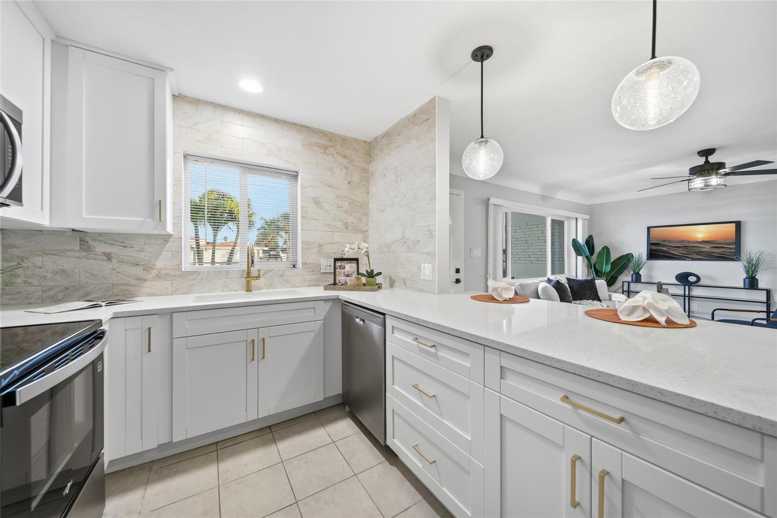 THREE PALMS POINT - Residential