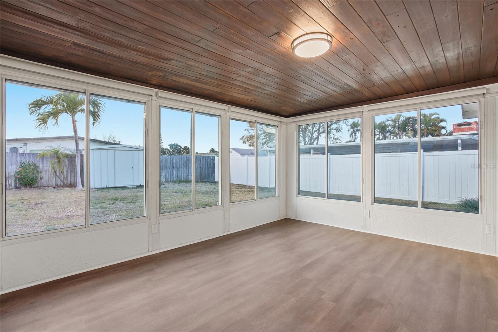 THREE PALMS POINT - Residential