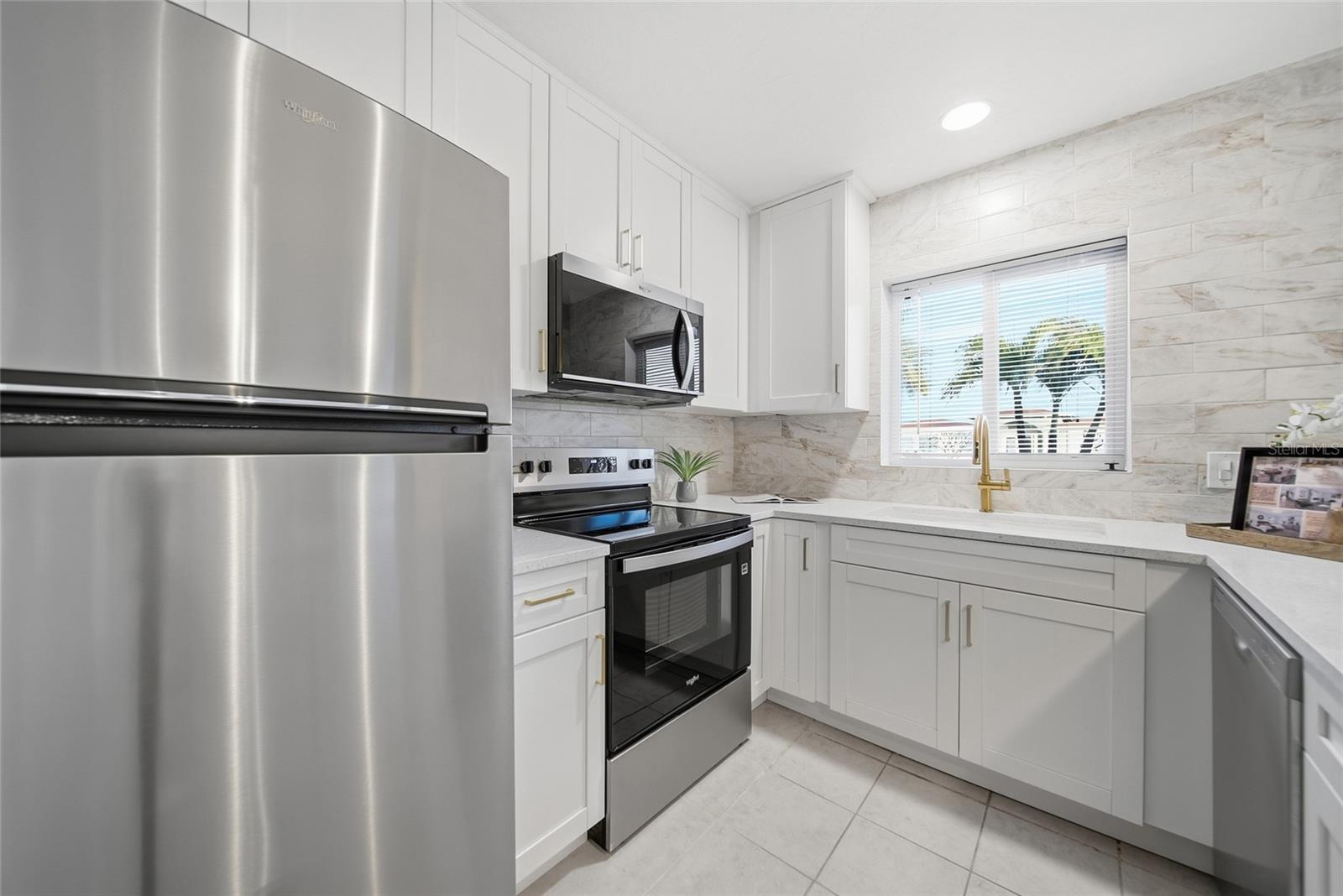 THREE PALMS POINT - Residential