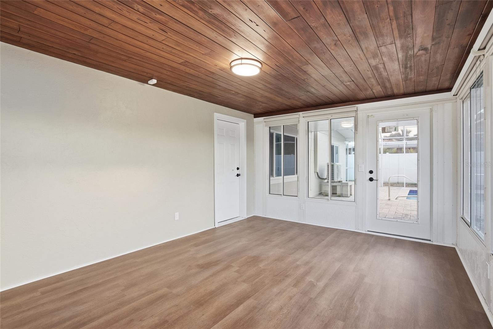 THREE PALMS POINT - Residential