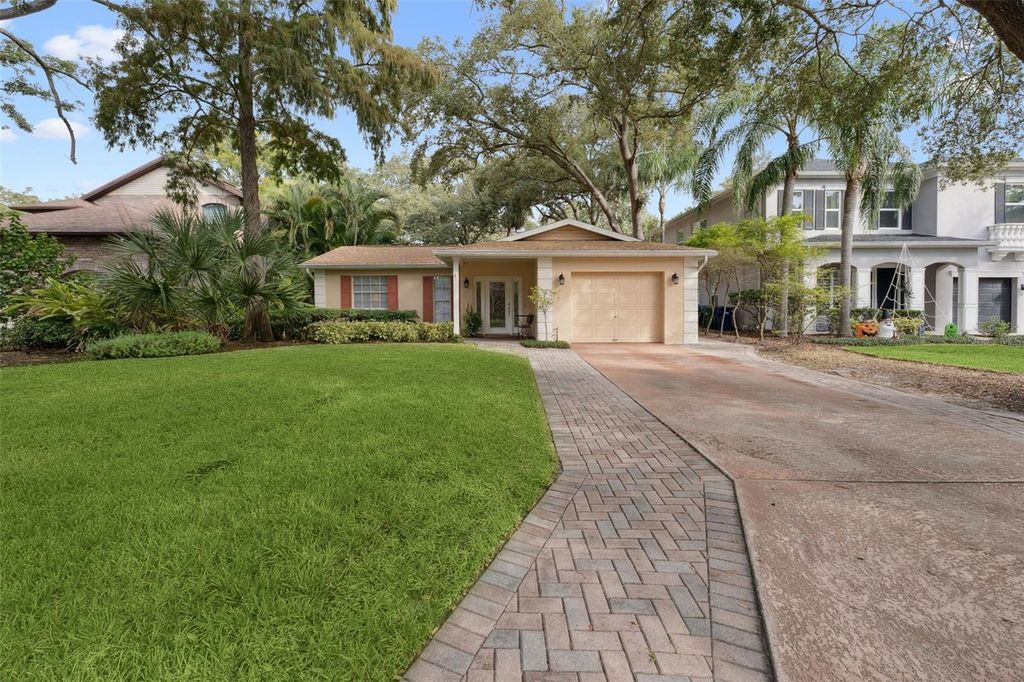 Photo of 4017 W De Leon Street, Tampa, FL 33609 (MLS # TB8443438)