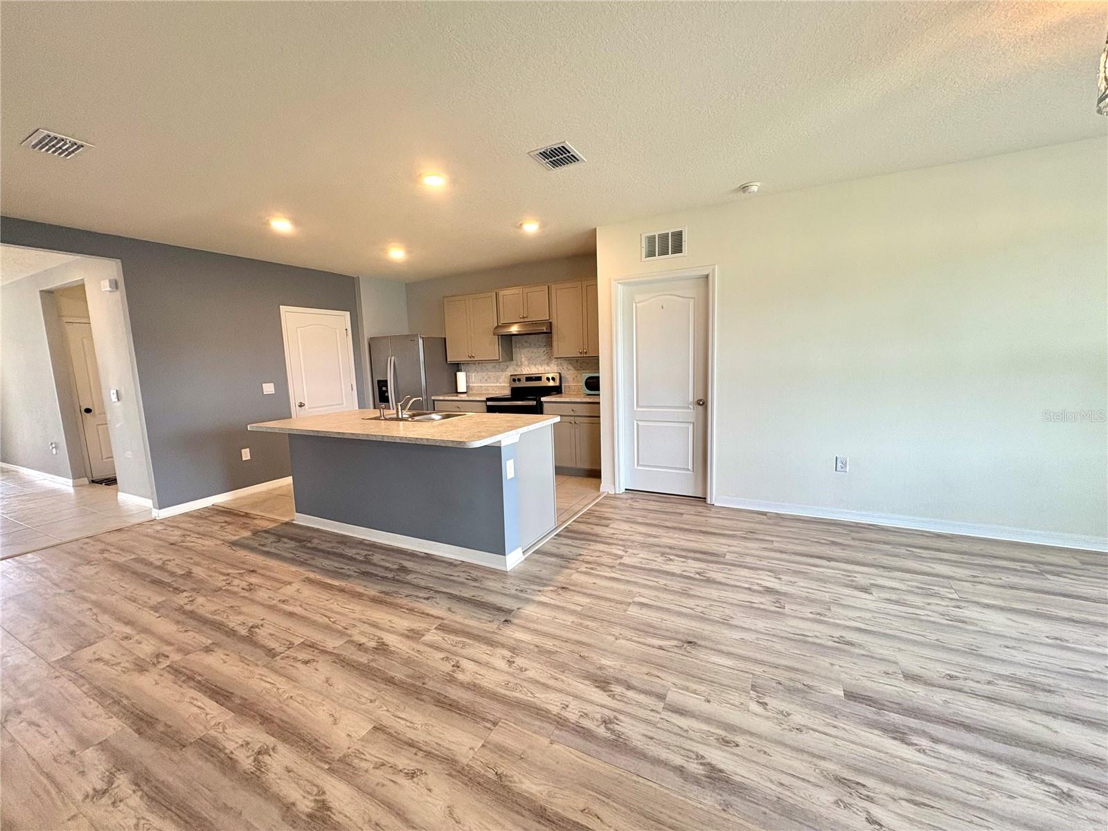 915 NOBLE RUN