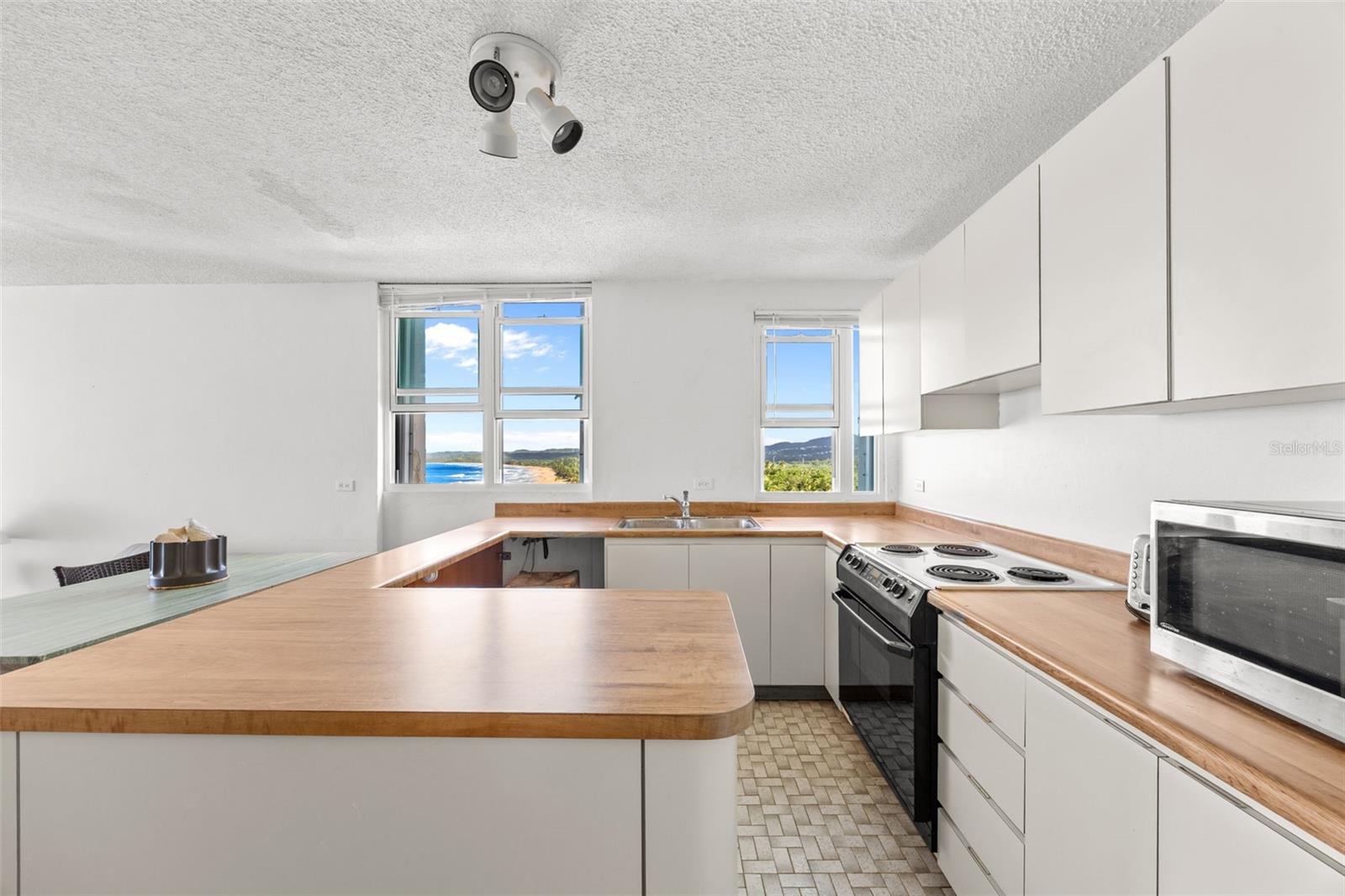 SANDY HILLS - Residential