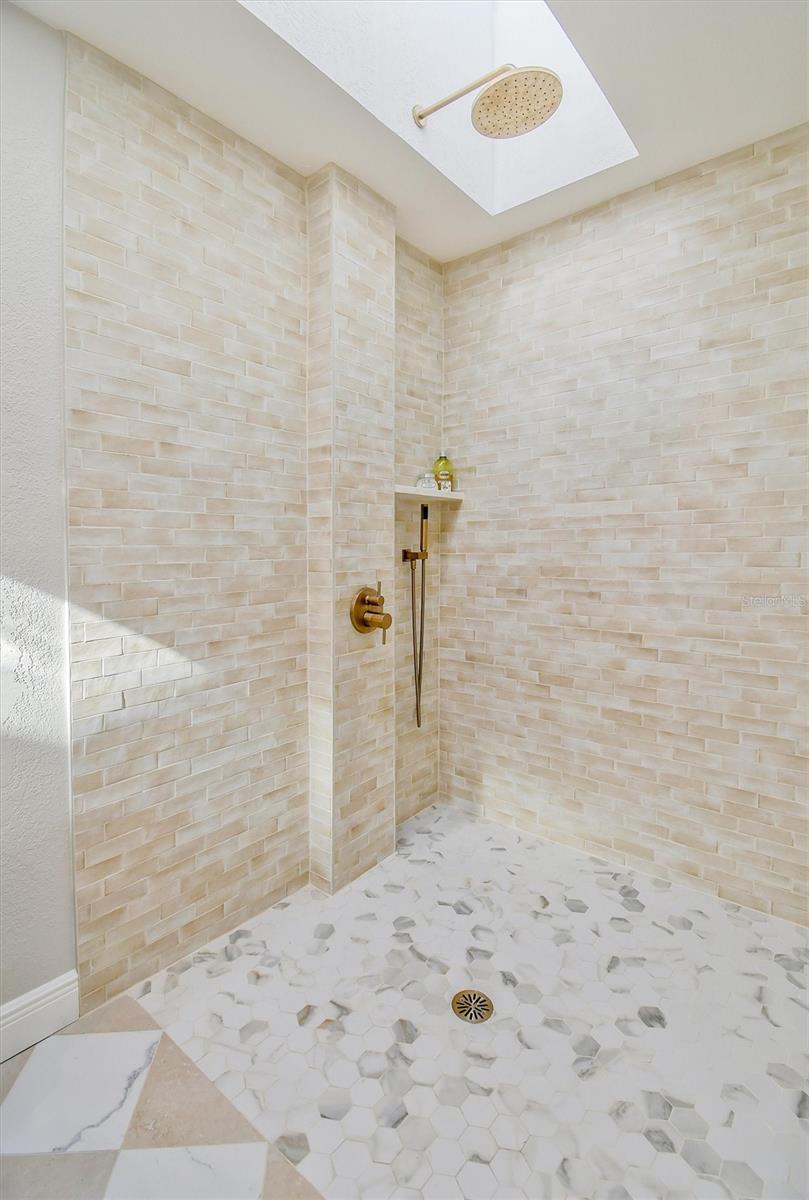 MEADOW LAWN 9TH ADD - Residential