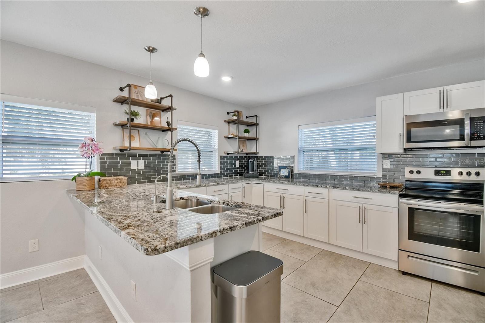 MEADOW LAWN 9TH ADD - Residential