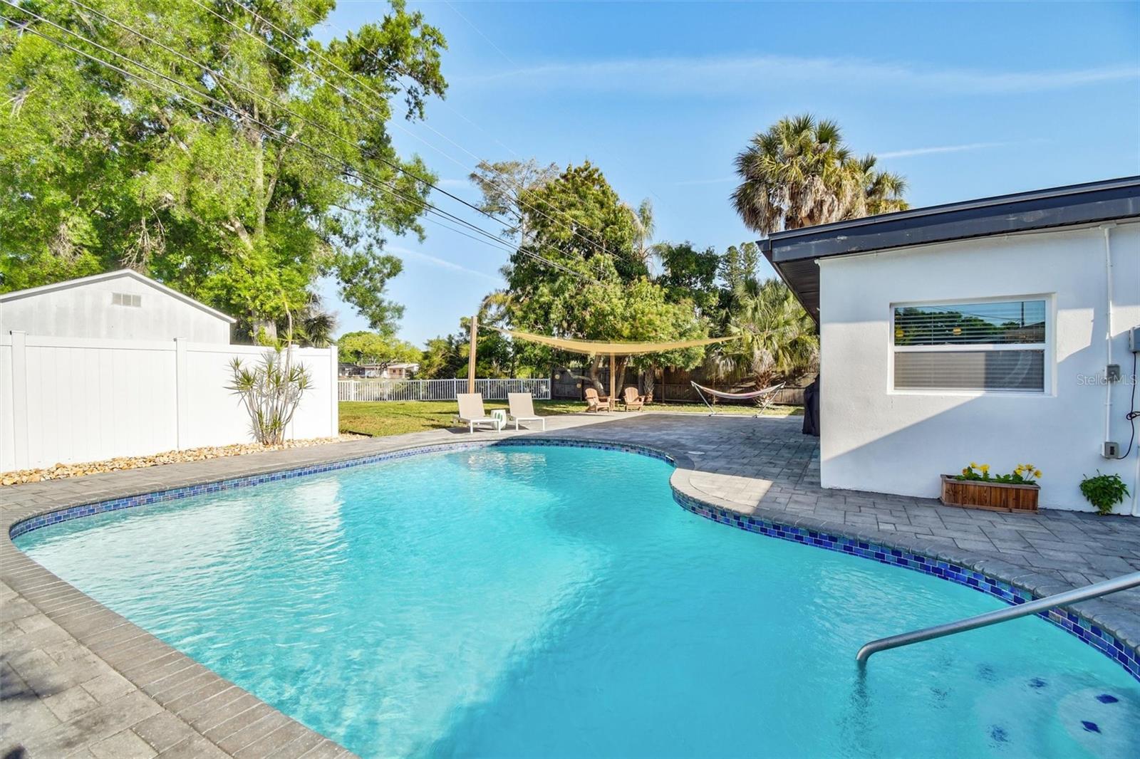 MEADOW LAWN 9TH ADD - Residential