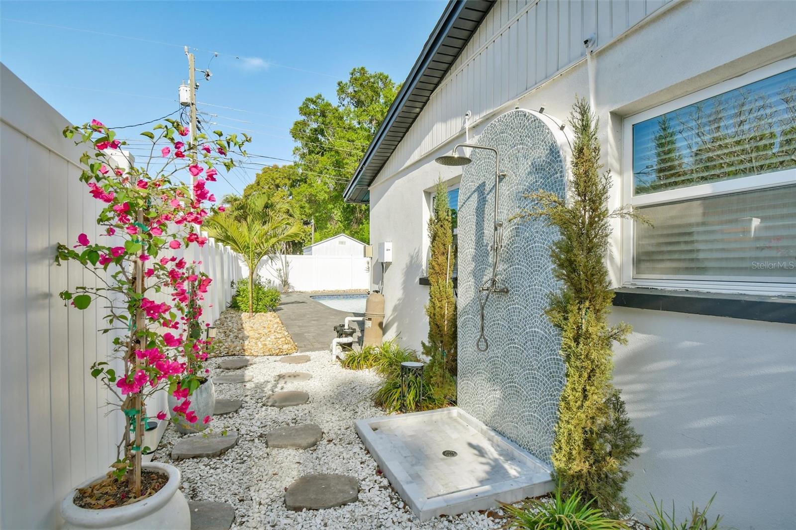 MEADOW LAWN 9TH ADD - Residential