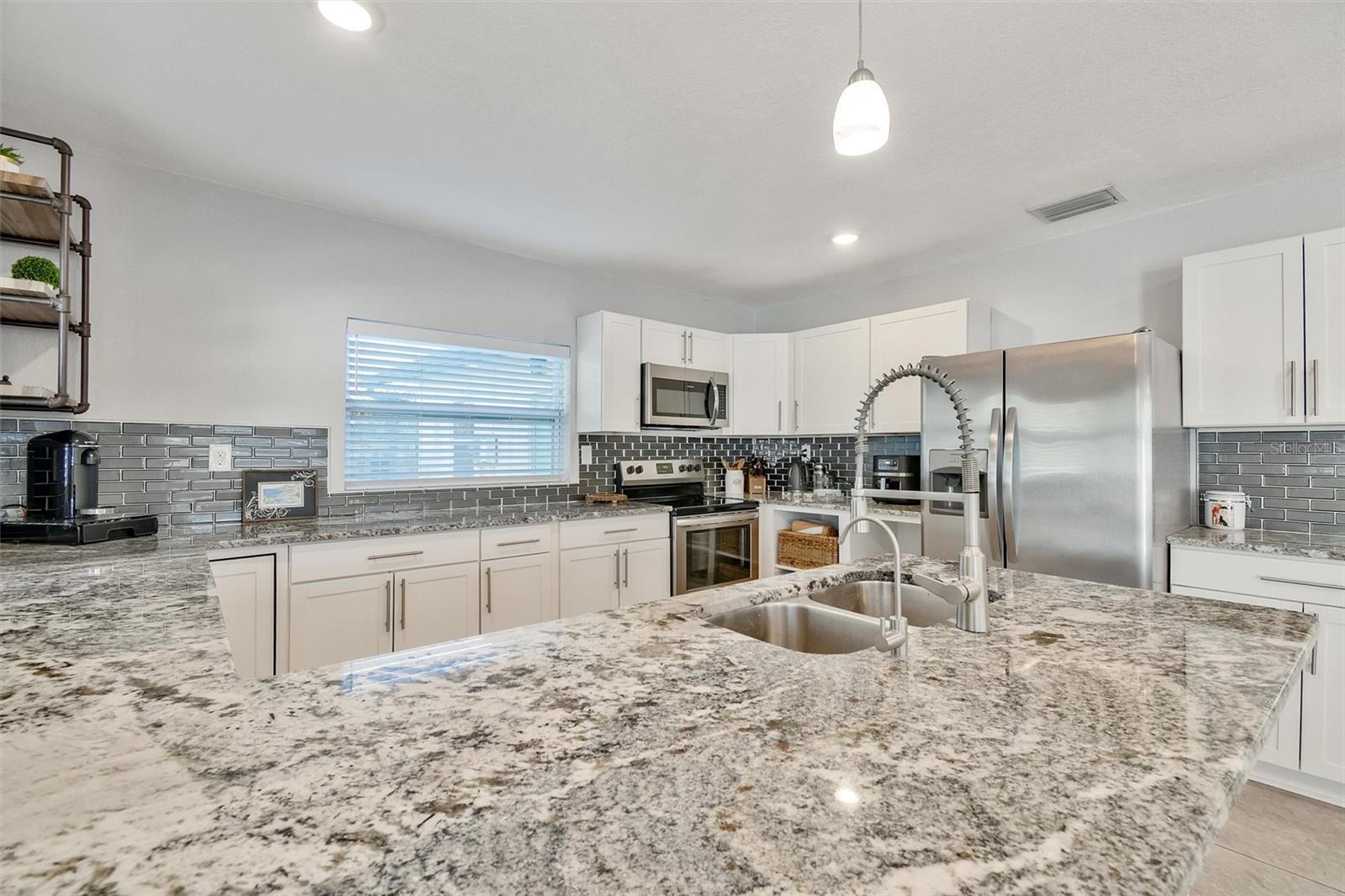 MEADOW LAWN 9TH ADD - Residential