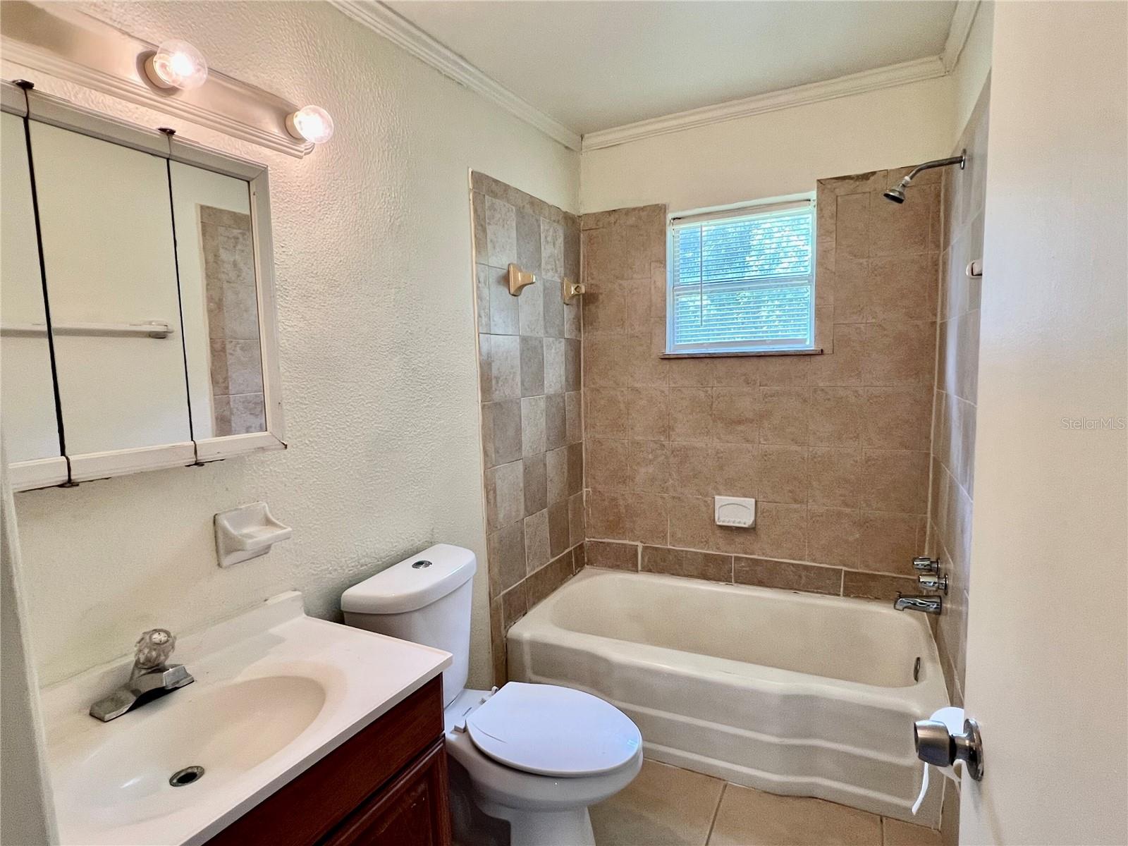 PART OF NE 1/4 OF SE 1/4 AS DES IN DB 232 PG 284 - Residential