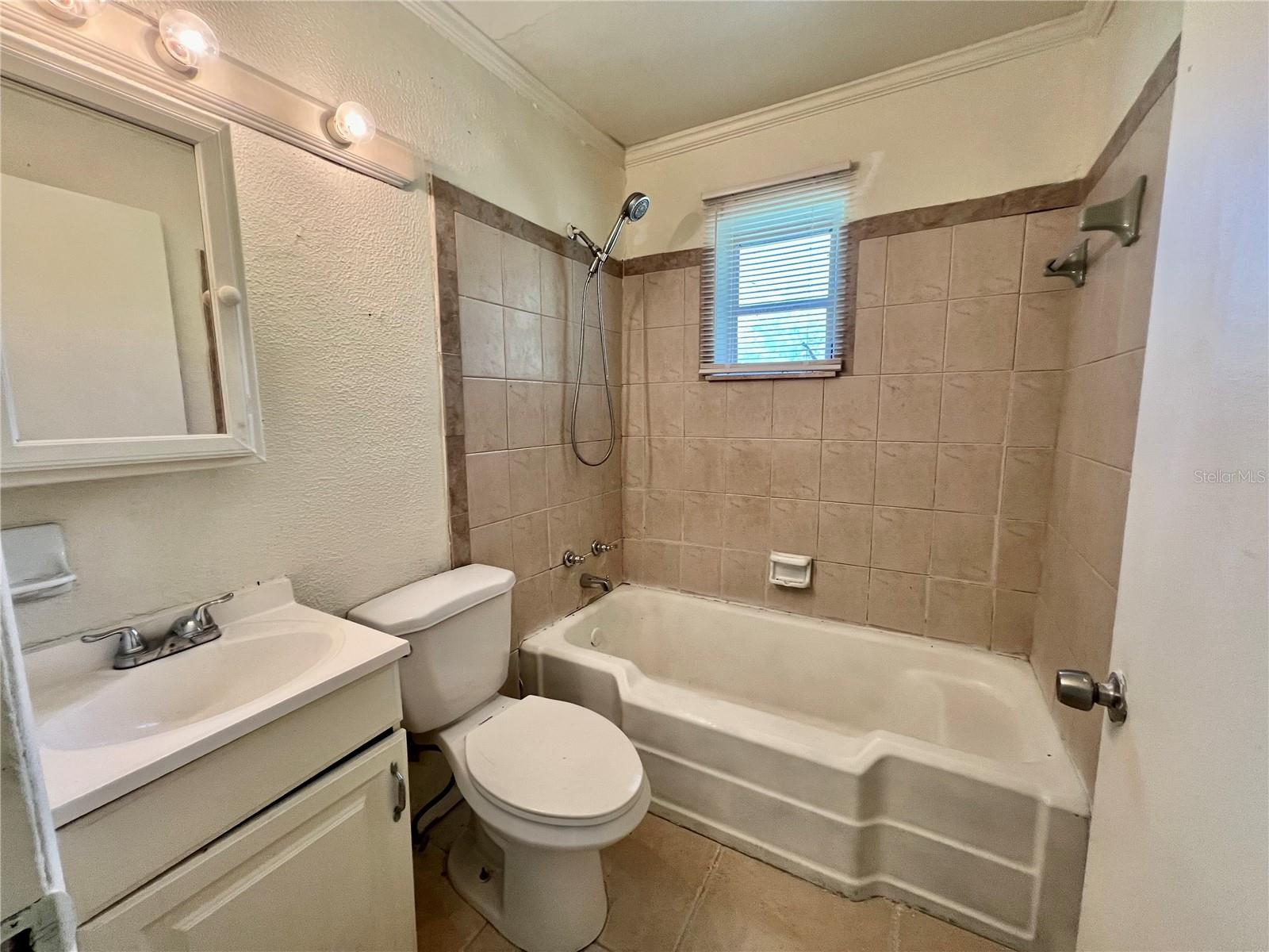 PART OF NE 1/4 OF SE 1/4 AS DES IN DB 232 PG 284 - Residential