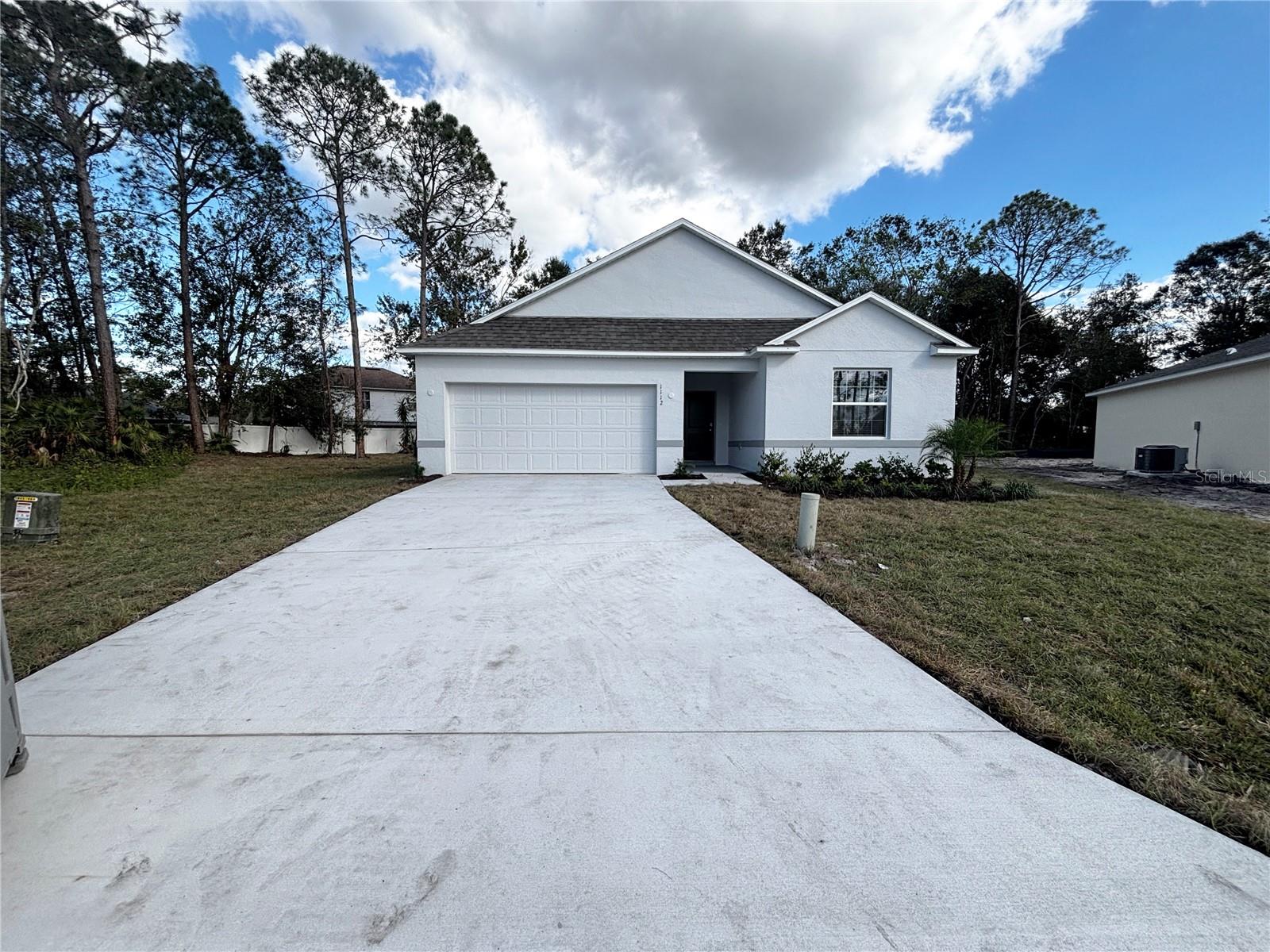 1112 CAMDEN WAY