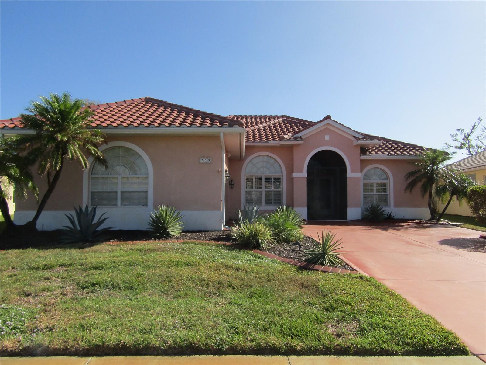 Just listed, and located in one of the most desirable neighborhoods in Venice, The Lakes of Jacaranda. This beautiful, quiet , well manicured community offers tennis, a clubhouse and a pool. It is close to Venice Island, Beaches, Wellen Park , Restaurants, Shopping and so much more . The Kitchen has just been renovated and features wood cabinets, marble countertops and a huge Island for working or entertaining. There is a master bedroom with an en-suite bathroom which has a garden tub and shower. And a second guest bedroom. There is also a great private lanai to relax on or entertain.
No smoking or vaping.
No pets