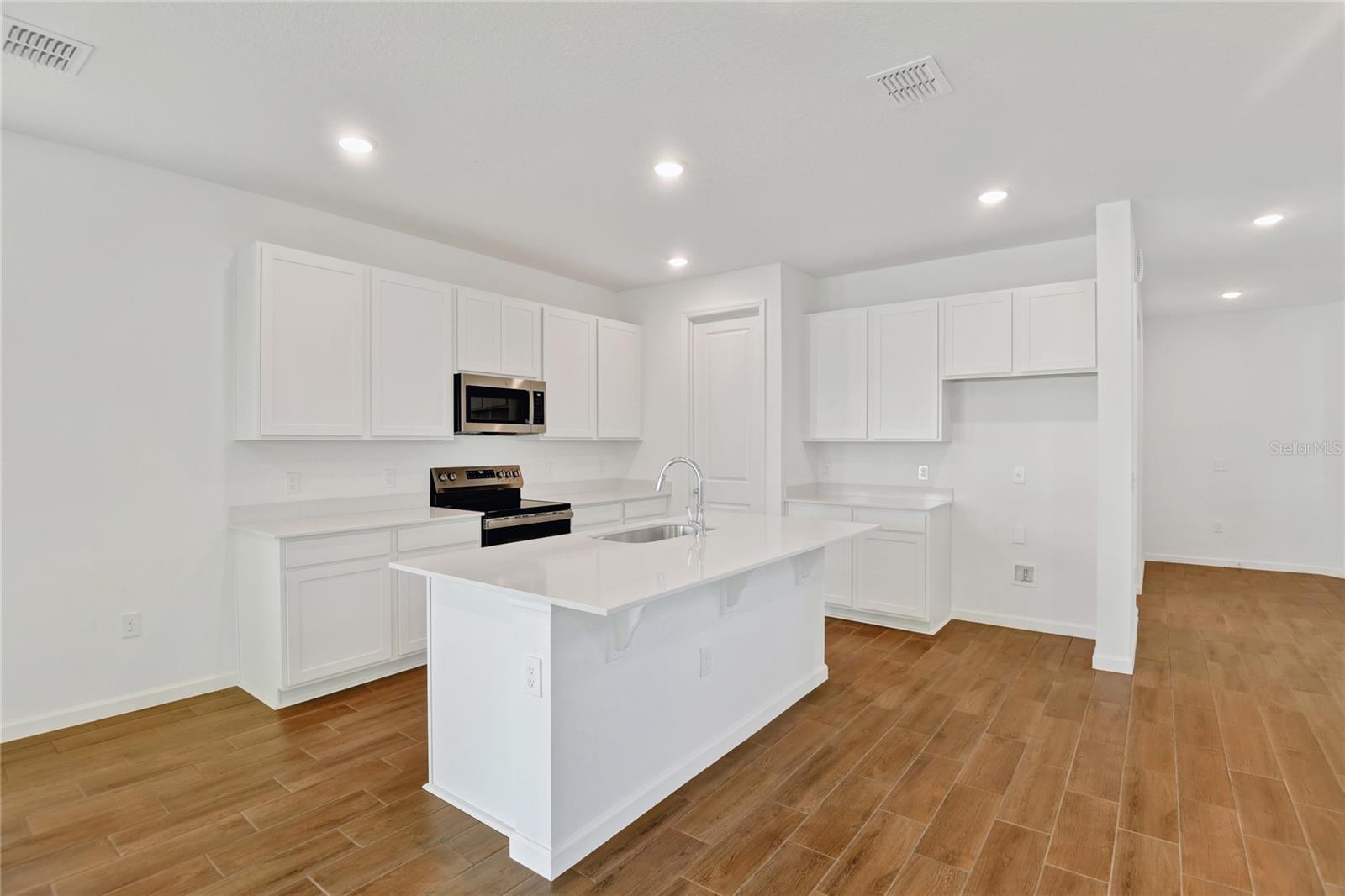 SEASONS AT SHORES OF LAKE DELL - Residential