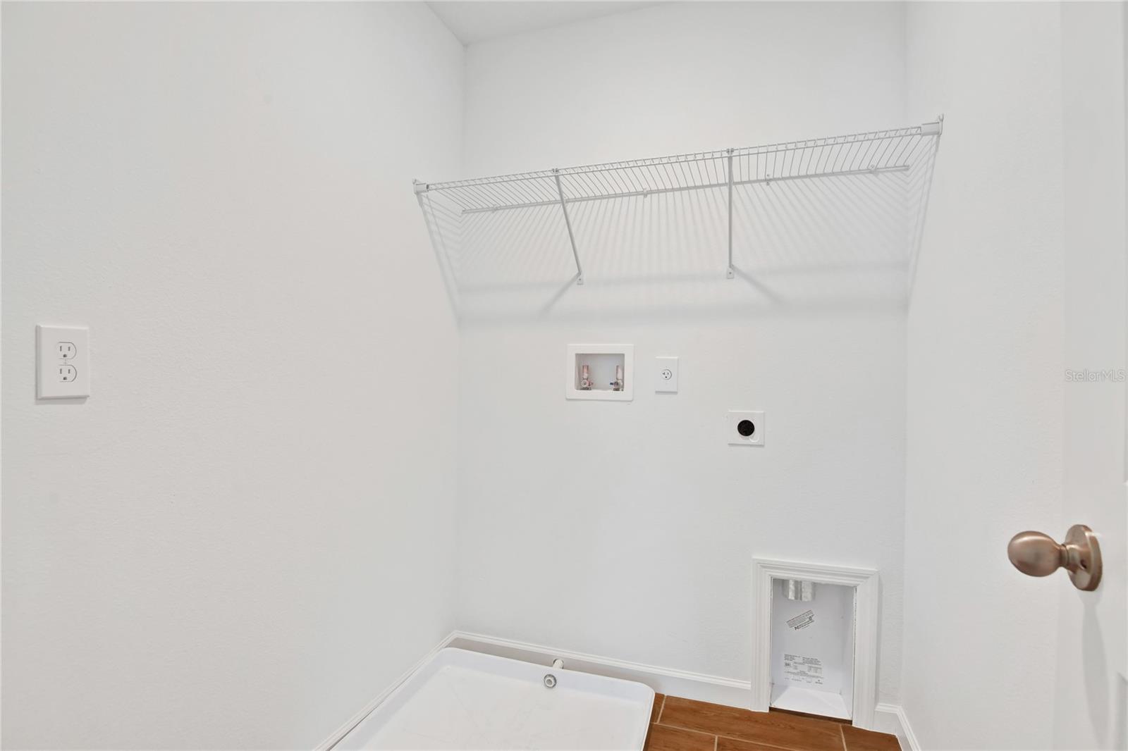 SEASONS AT SHORES OF LAKE DELL - Residential