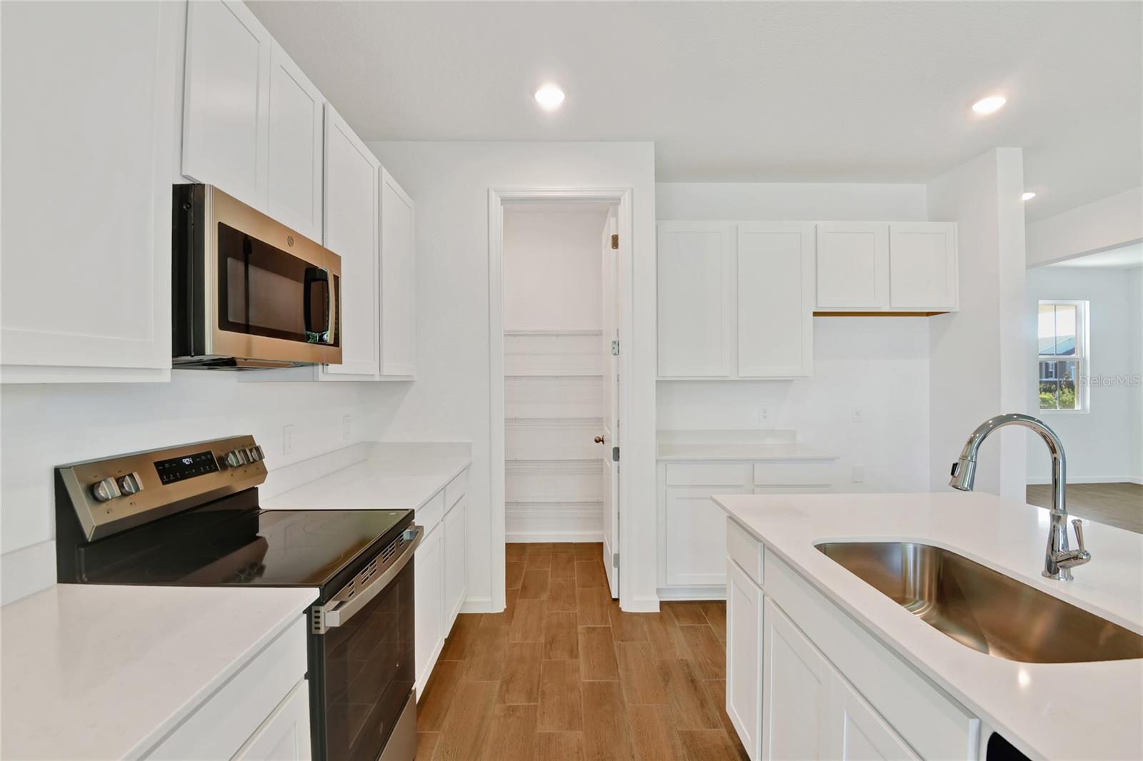 SEASONS AT SHORES OF LAKE DELL - Residential