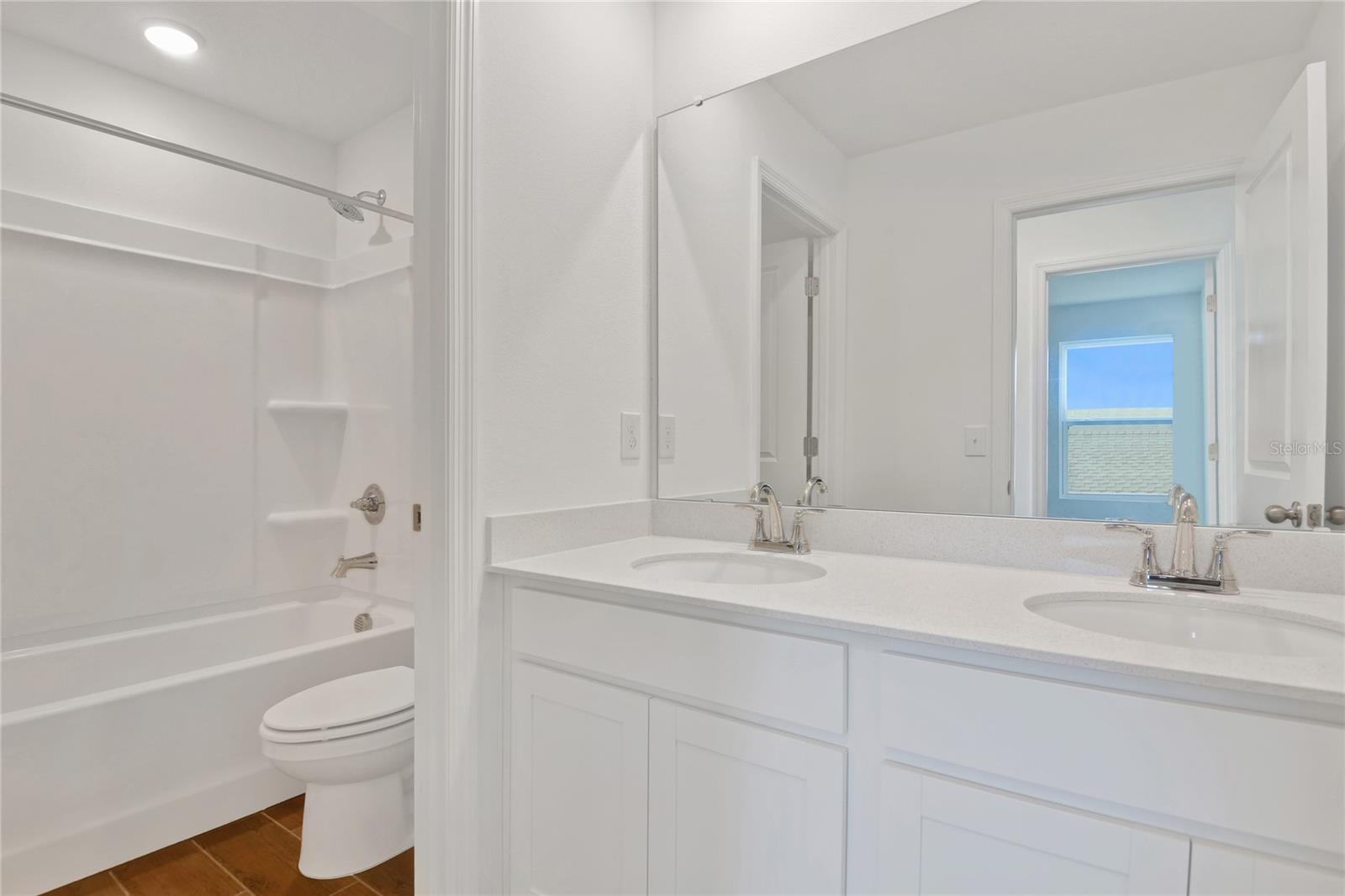 SEASONS AT SHORES OF LAKE DELL - Residential