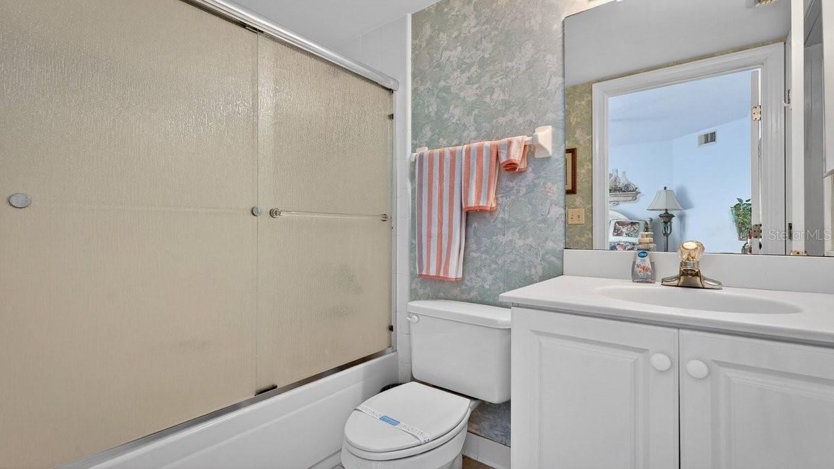 TOWERS 10 CONDO - Residential