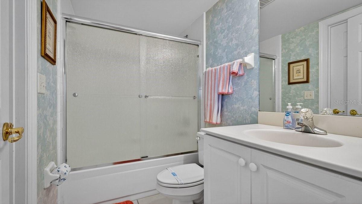 TOWERS 10 CONDO - Residential