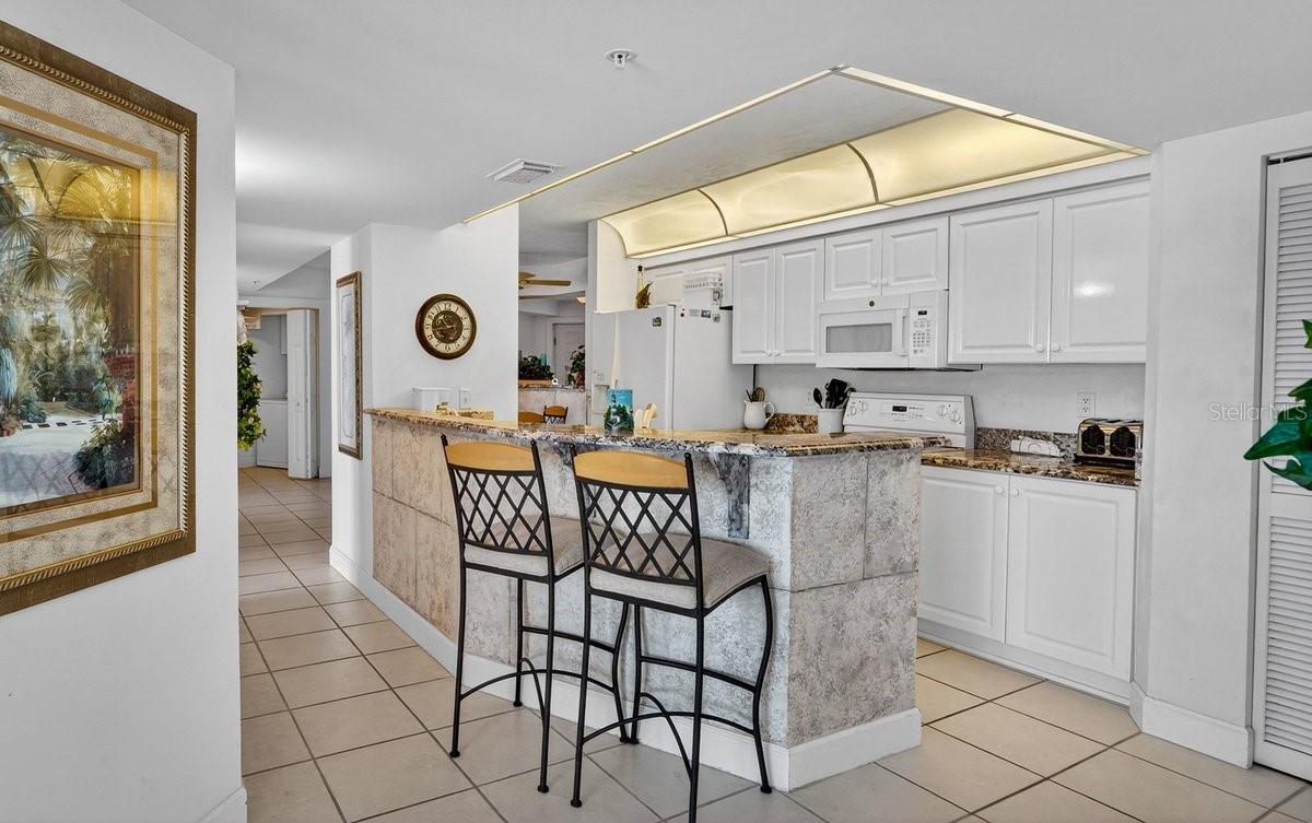 TOWERS 10 CONDO - Residential