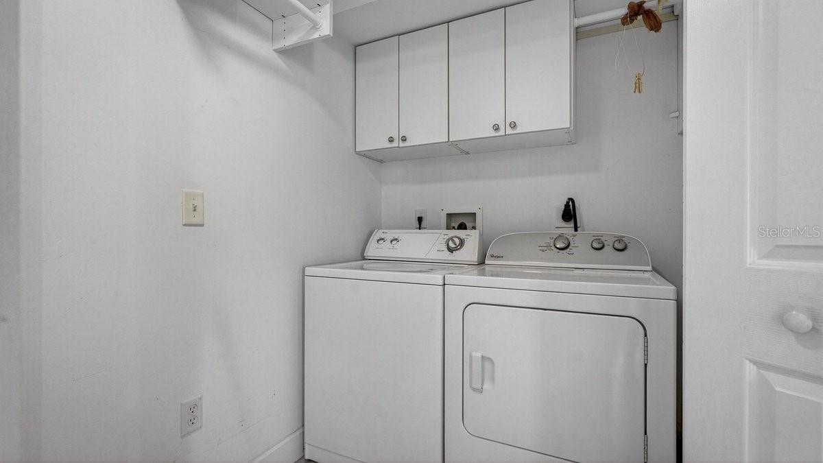 TOWERS 10 CONDO - Residential