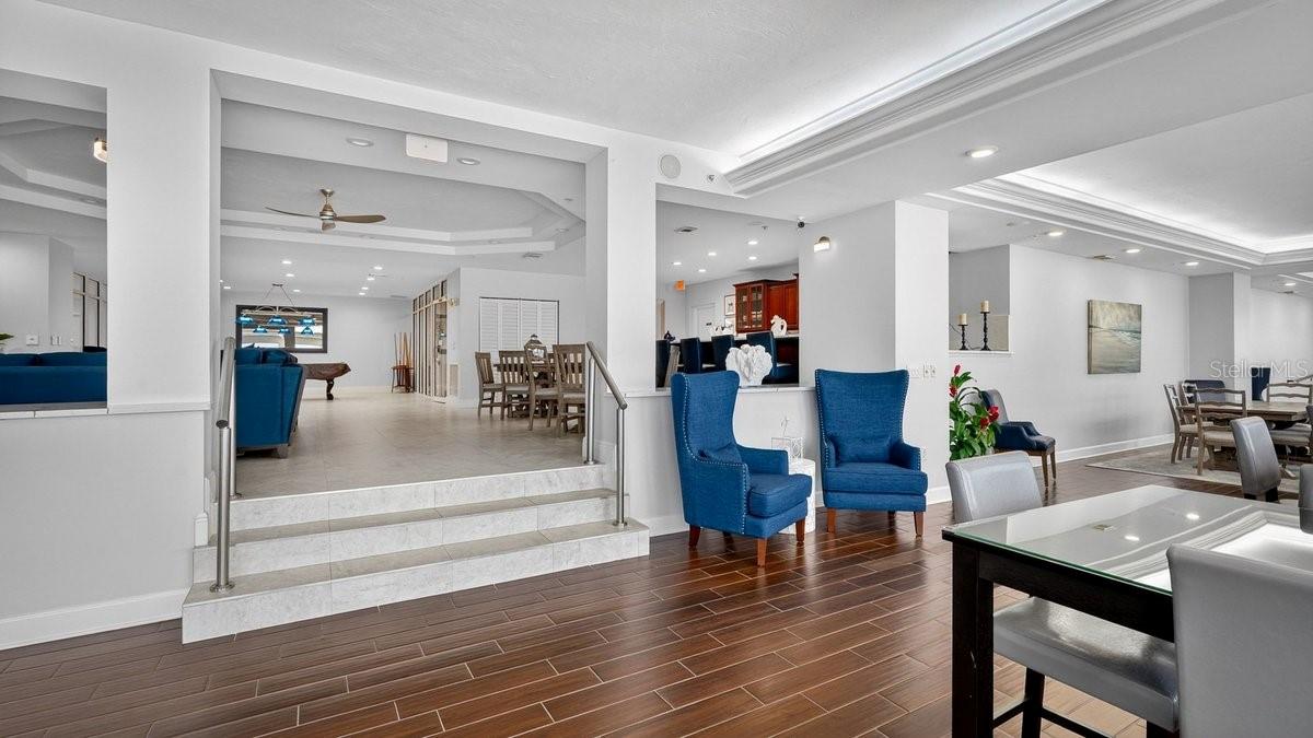 TOWERS 10 CONDO - Residential