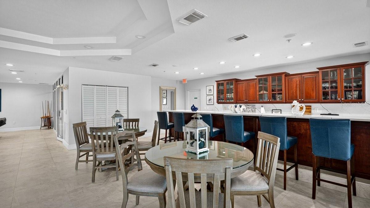 TOWERS 10 CONDO - Residential