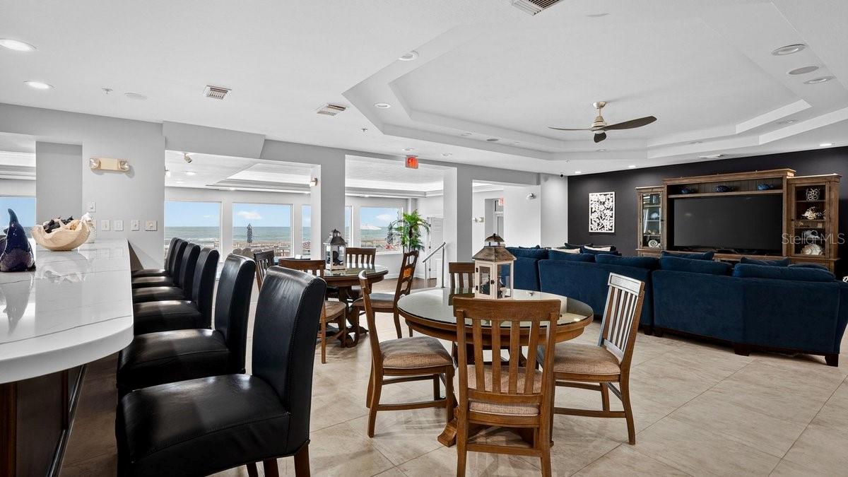 TOWERS 10 CONDO - Residential