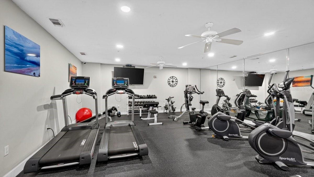 TOWERS 10 CONDO - Residential