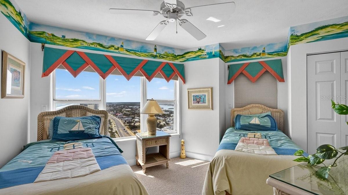 TOWERS 10 CONDO - Residential