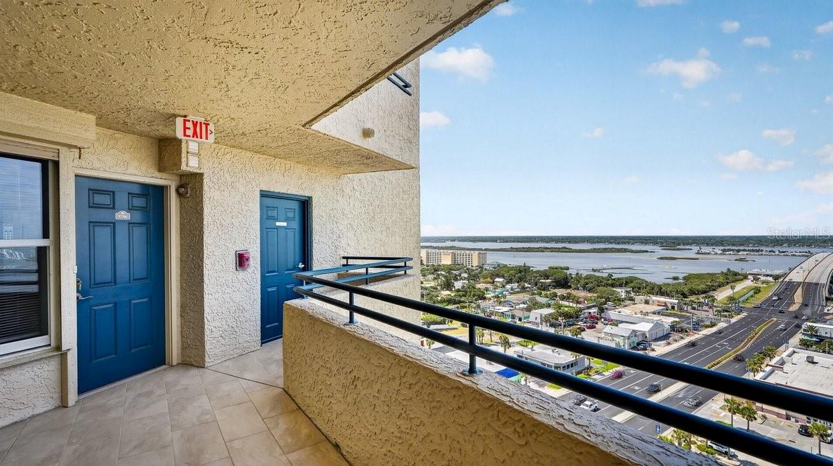 TOWERS 10 CONDO - Residential