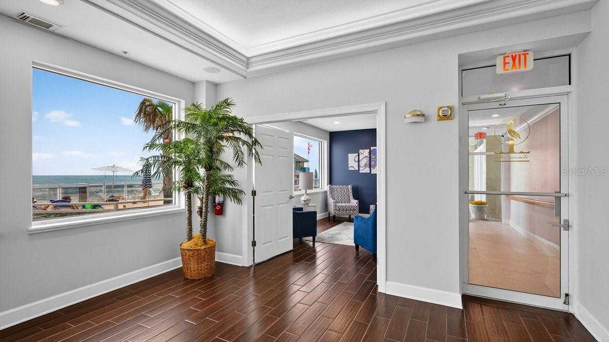 TOWERS 10 CONDO - Residential