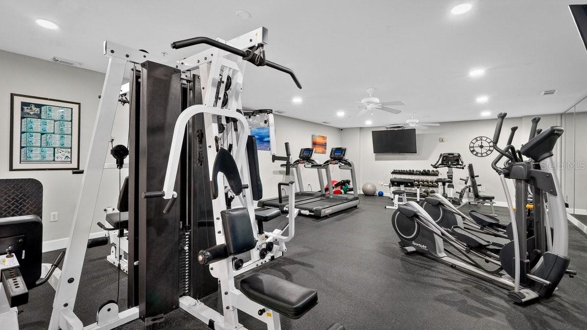 TOWERS 10 CONDO - Residential