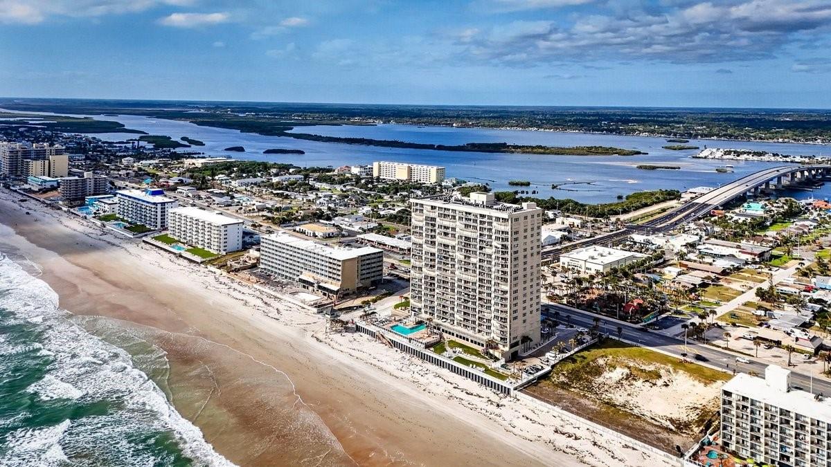 TOWERS 10 CONDO - Residential