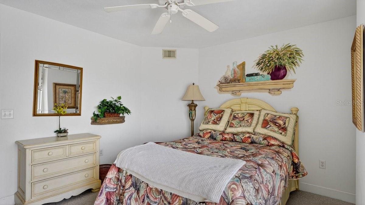 TOWERS 10 CONDO - Residential