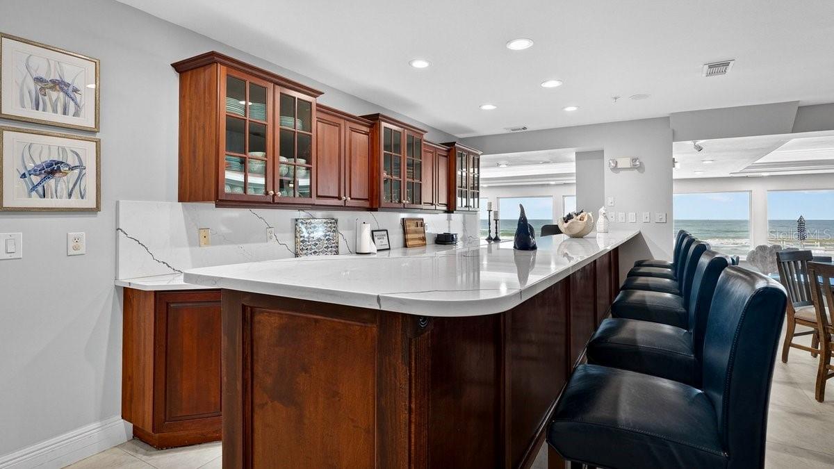 TOWERS 10 CONDO - Residential