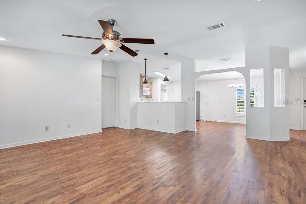 585 OUTER DRIVE
