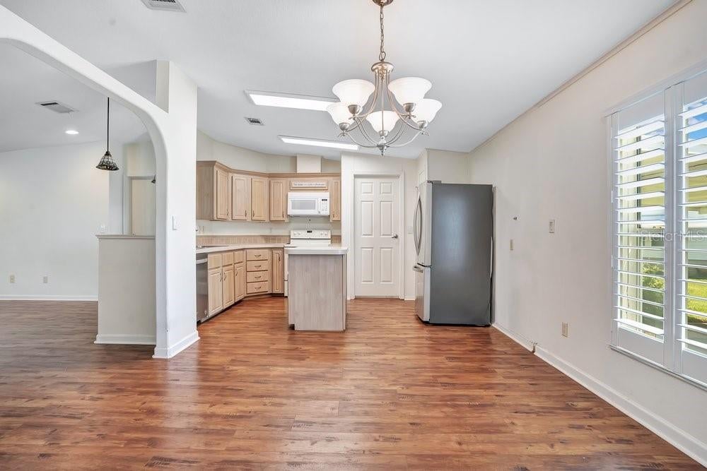 585 OUTER DRIVE