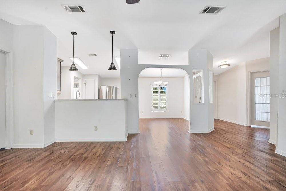 585 OUTER DRIVE