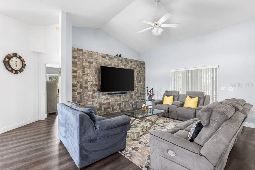 OCALA WATERWAY ESTATE - Residential Lease