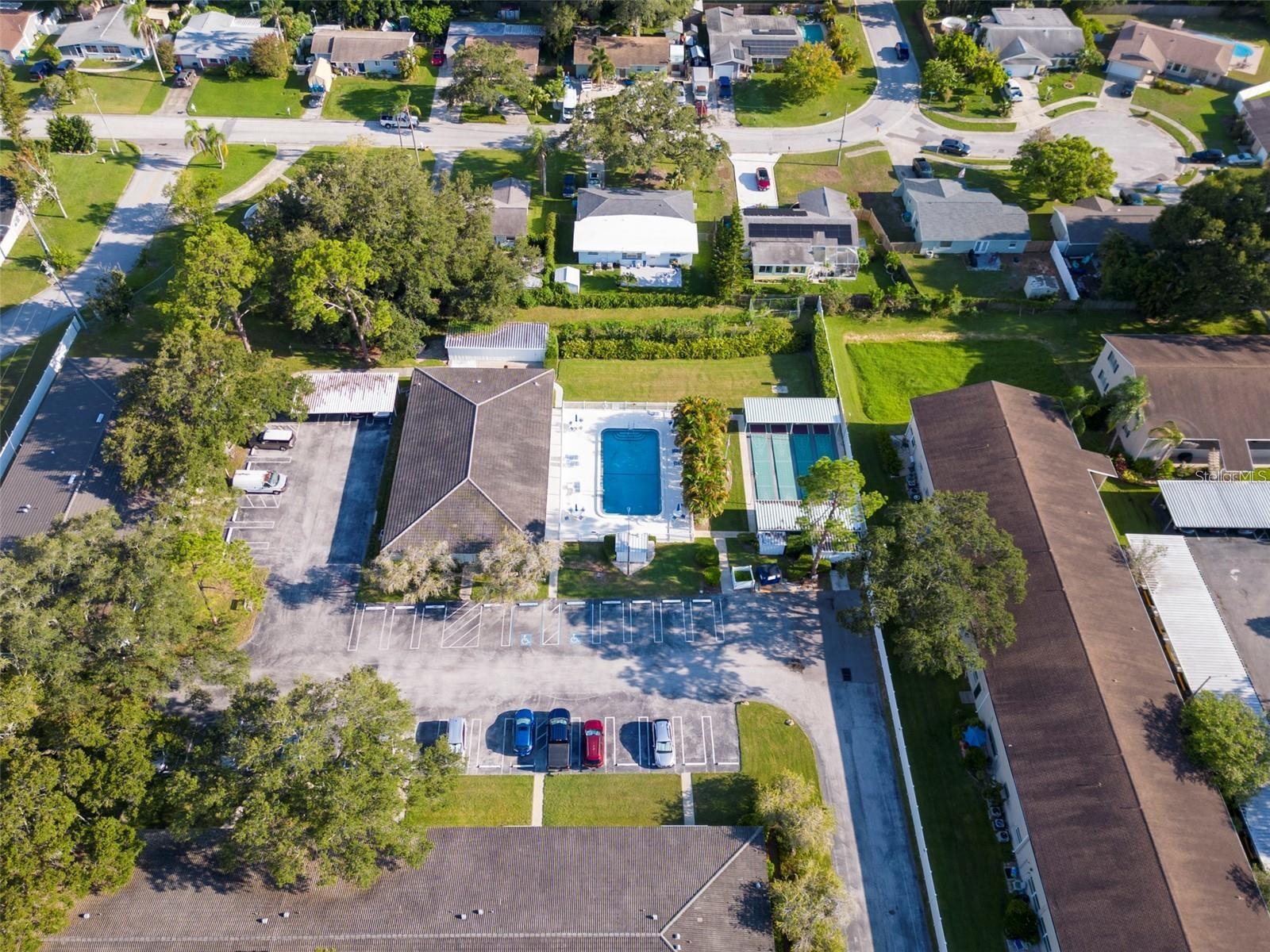 TWIN OAKS APTS - Residential