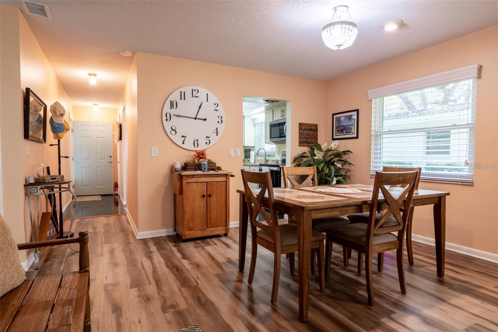 TWIN OAKS APTS - Residential